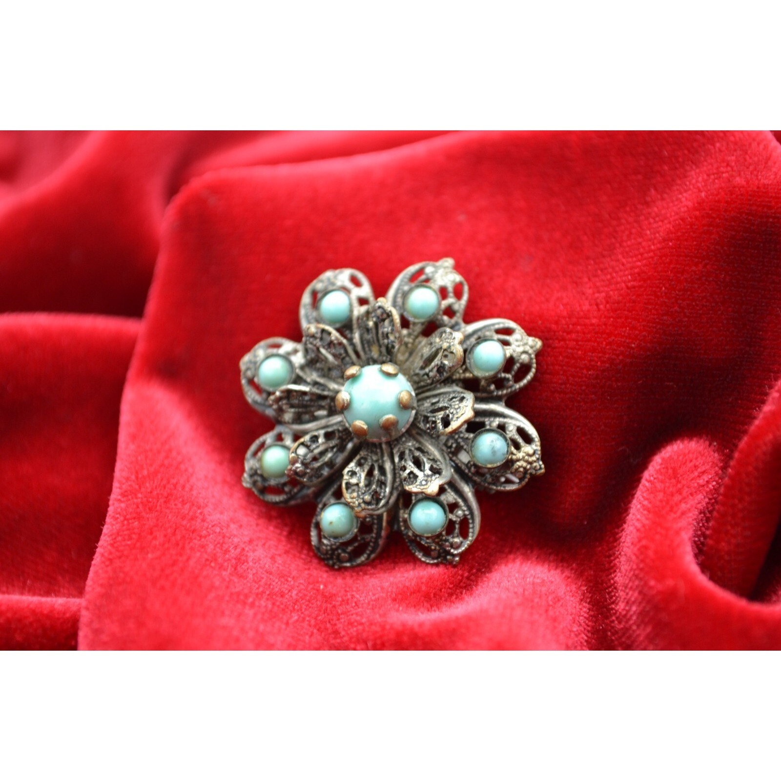 Vintage Modernist Faux Turquoise Flower Silver Tone Pin Brooch.